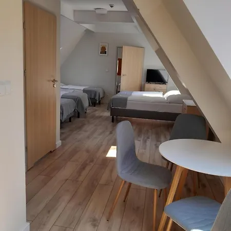 Goralka Hotel *